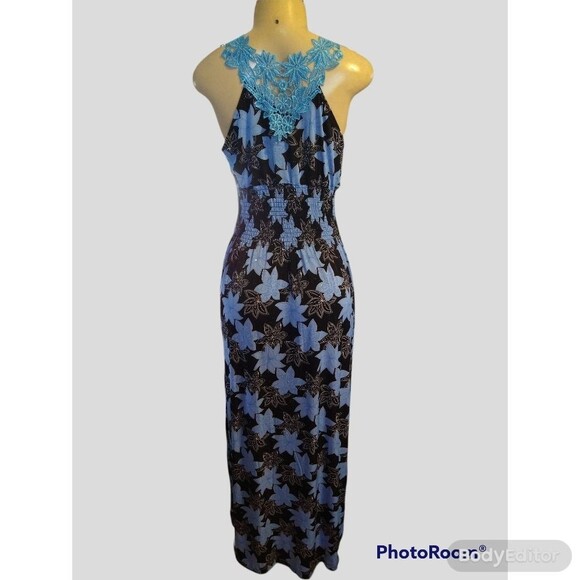 Light Blue Dress With Embroidered Back - Picture 4 of 5